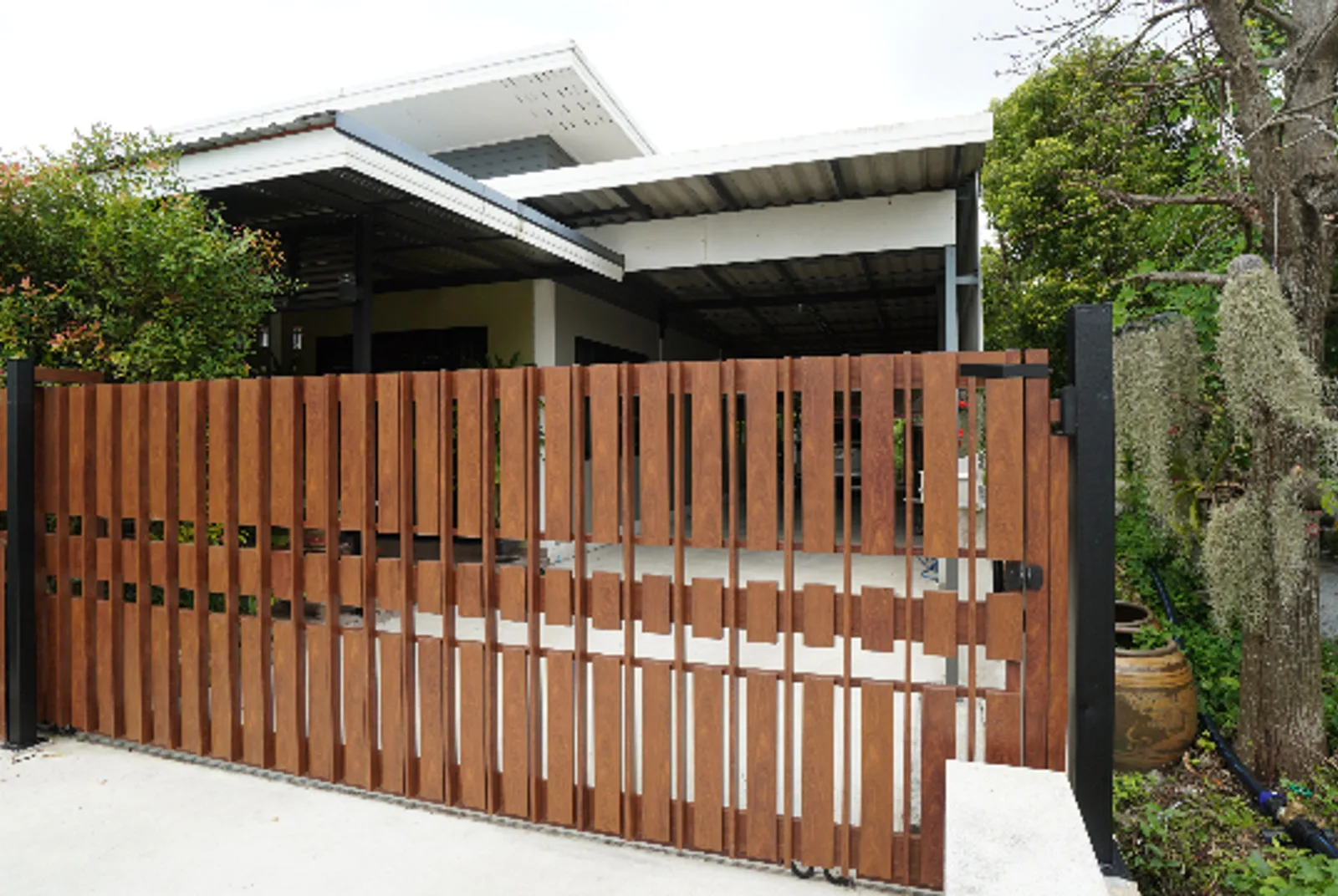 ประตูรั้วอลูมิเนียม Alufence บานเลื่อน