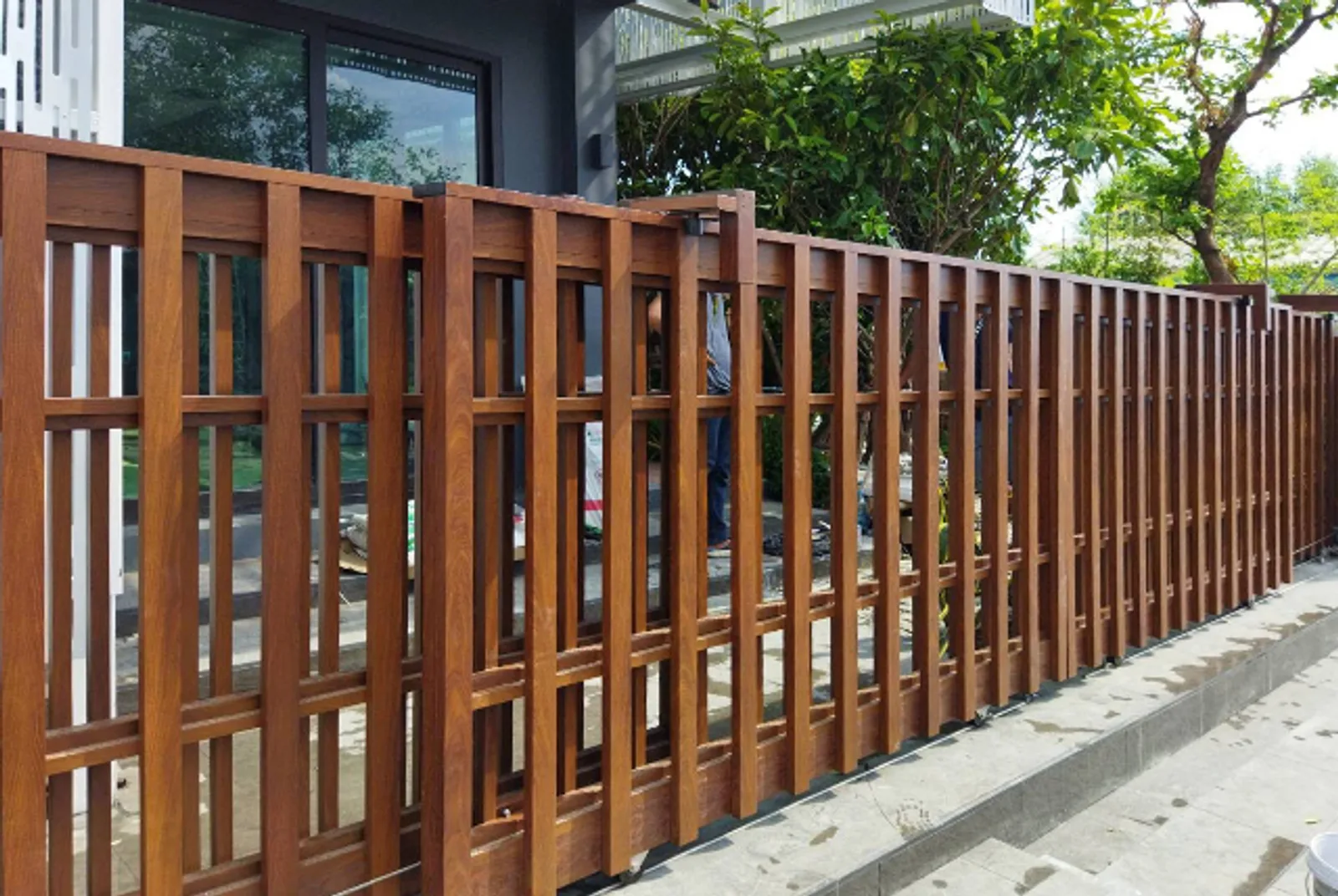 ประตูรั้วอลูมิเนียม Alufence บานเปิด