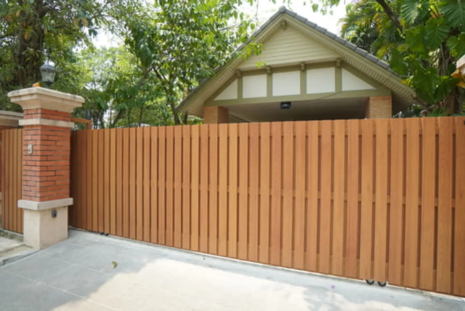 ประตูรั้วอลูมิเนียม Alufence หน้าบ้าน