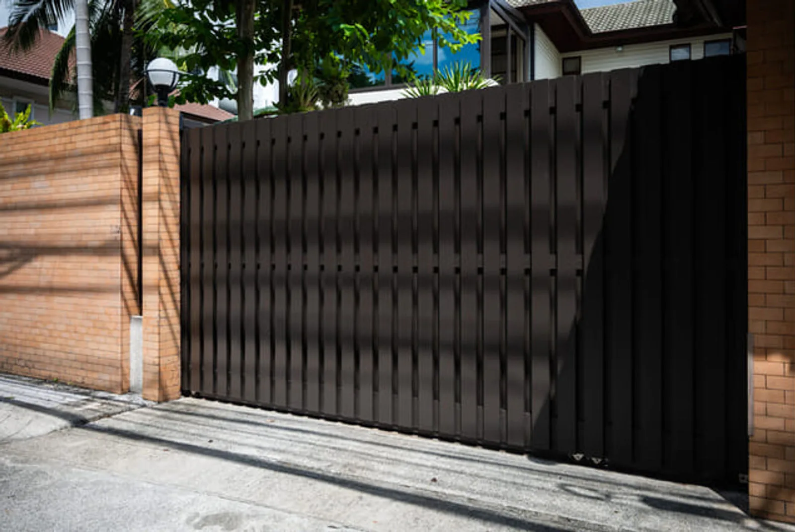 ประตูรั้วอลูมิเนียม Alufence หน้าบ้าน