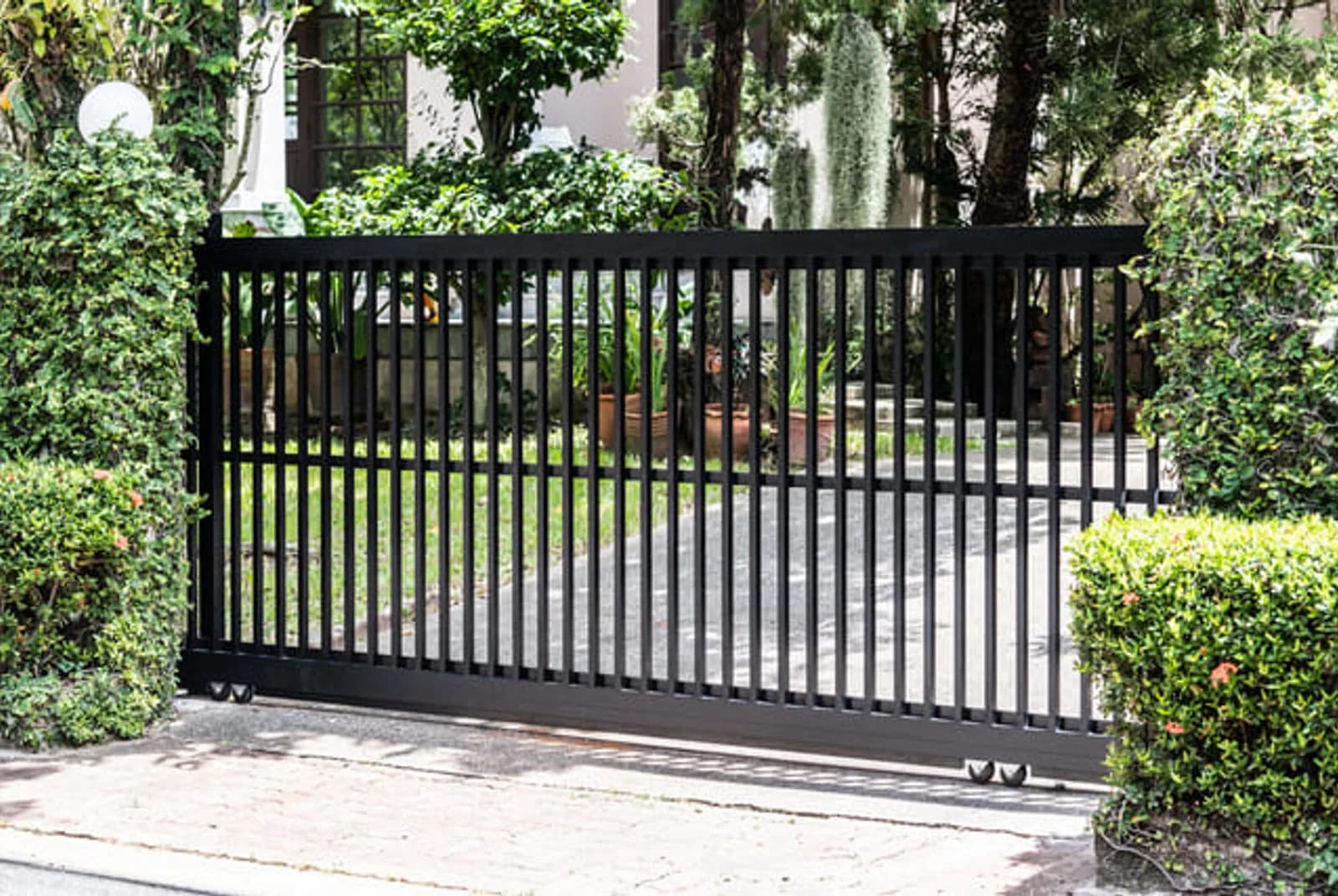 ประตูอลูมิเนียม Alufence ดีไซน์โมเดิร์น