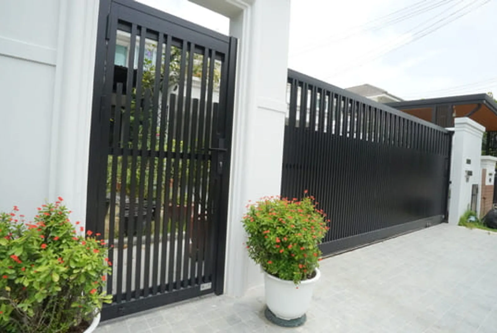 ประตูรั้วอลูมิเนียม Alufence หน้าบ้าน