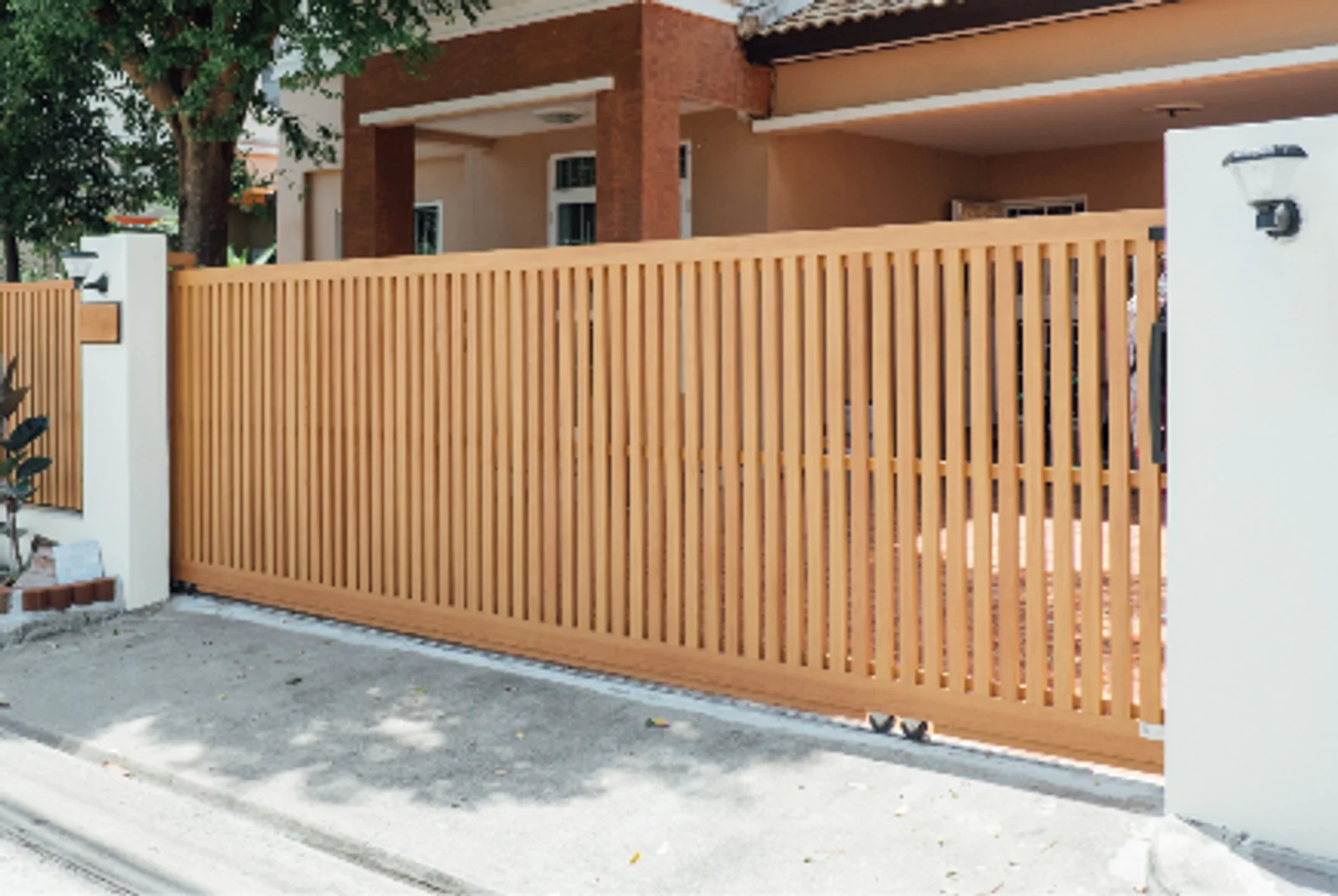ประตูรั้วอลูมิเนียม Alufence หน้าบ้าน