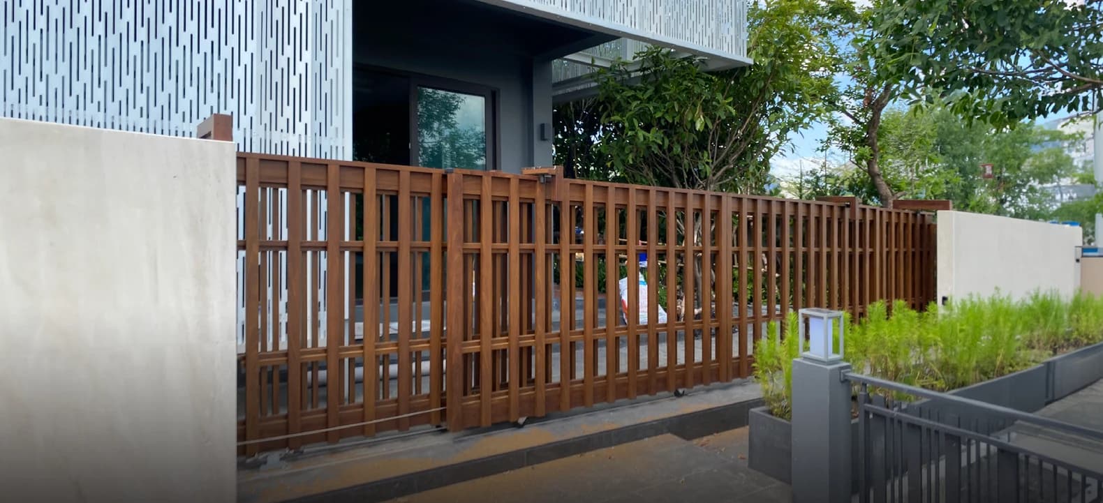 ประตูรั้วอลูมิเนียม Alufence หน้าบ้าน